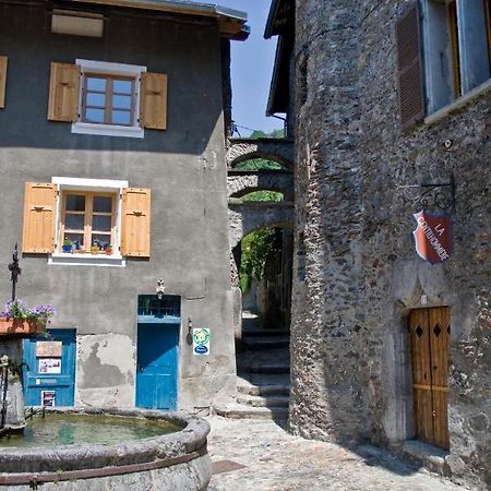 Au Cheval Blanc - appartements et chambres d'hôtes Albertville Exterior foto
