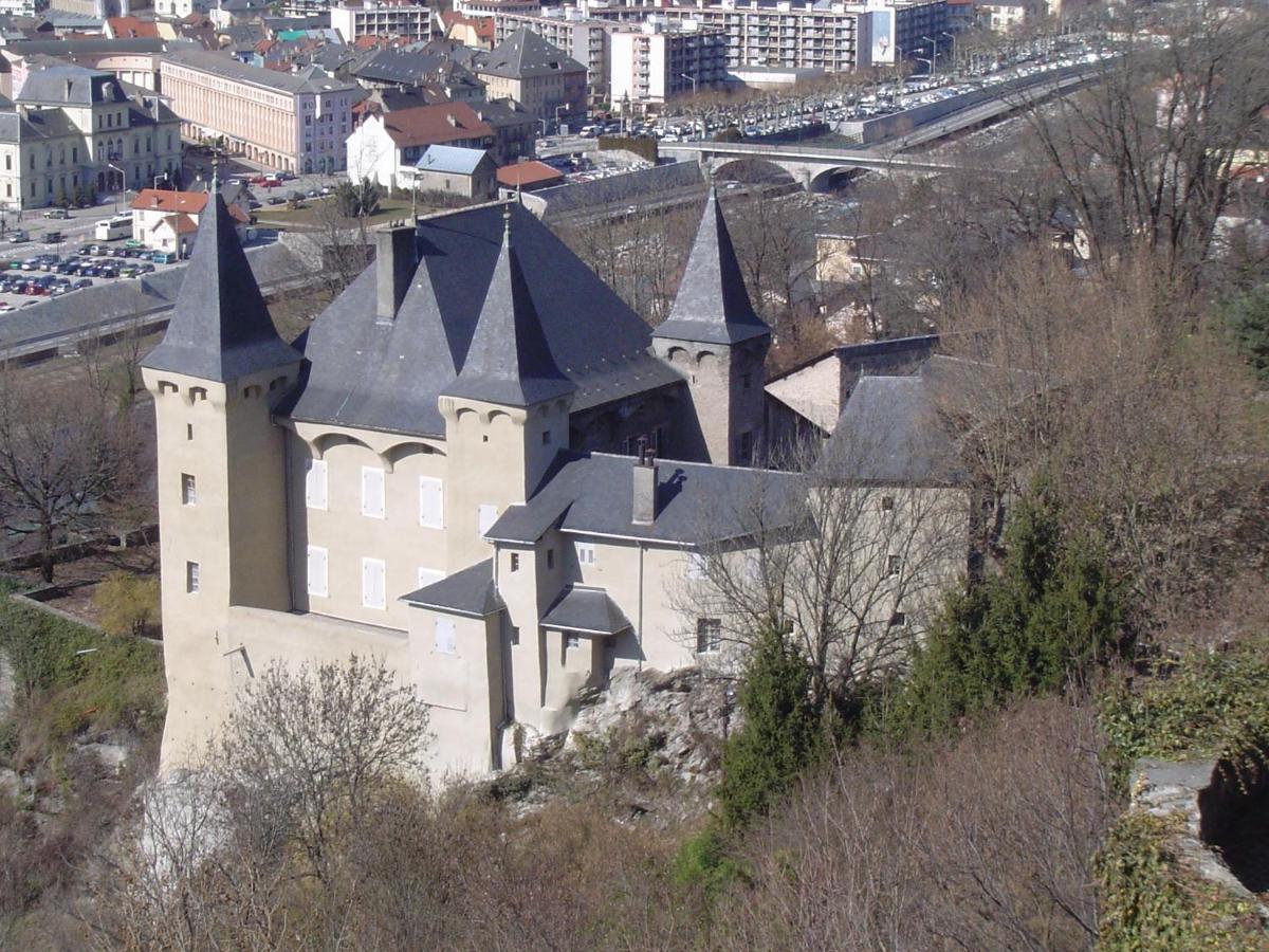 Au Cheval Blanc - appartements et chambres d'hôtes Albertville Exterior foto
