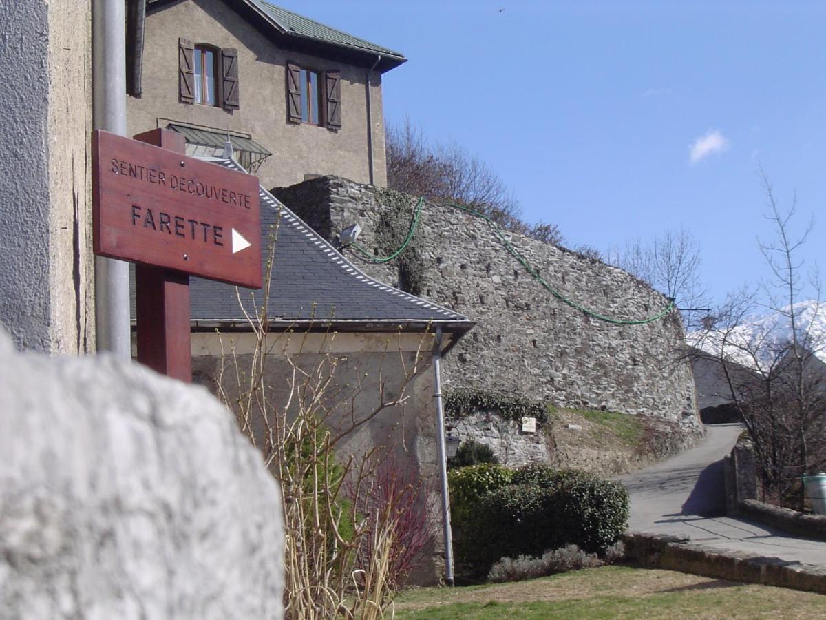 Au Cheval Blanc - appartements et chambres d'hôtes Albertville Exterior foto