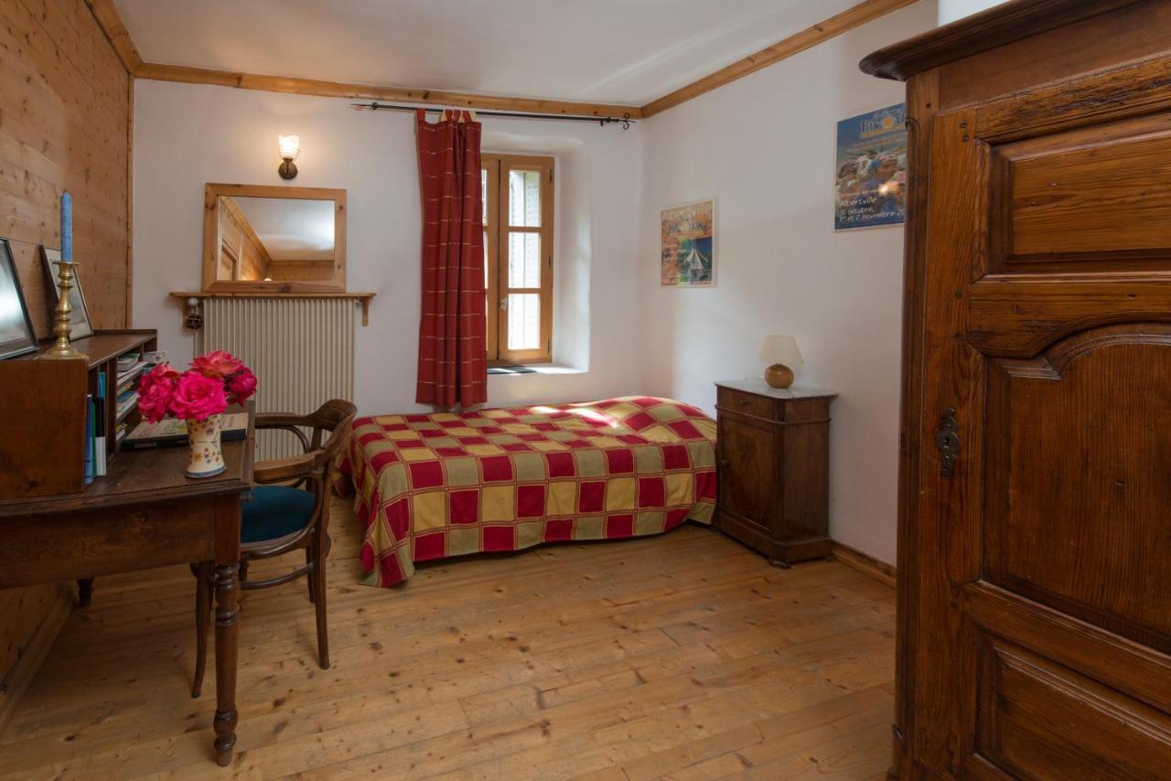 Au Cheval Blanc - appartements et chambres d'hôtes Albertville Exterior foto