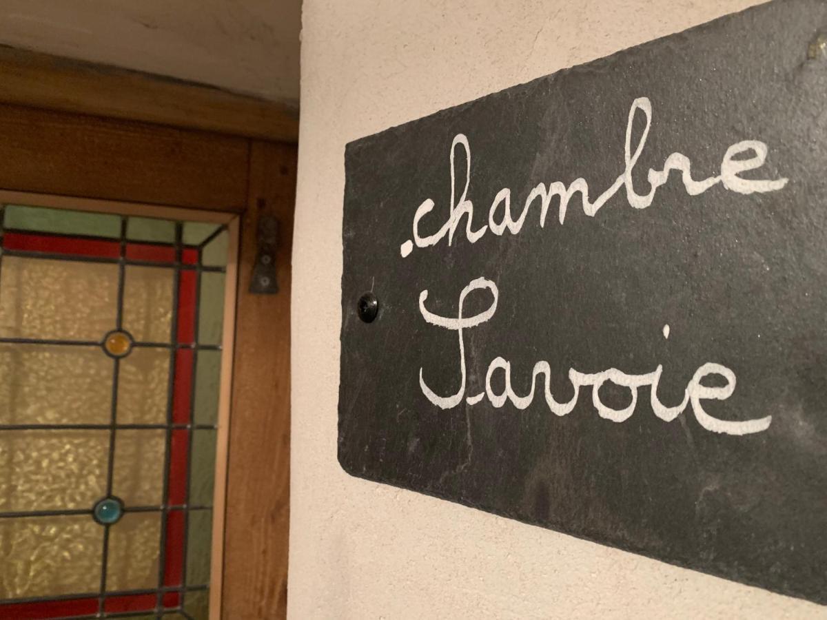 Au Cheval Blanc - appartements et chambres d'hôtes Albertville Exterior foto