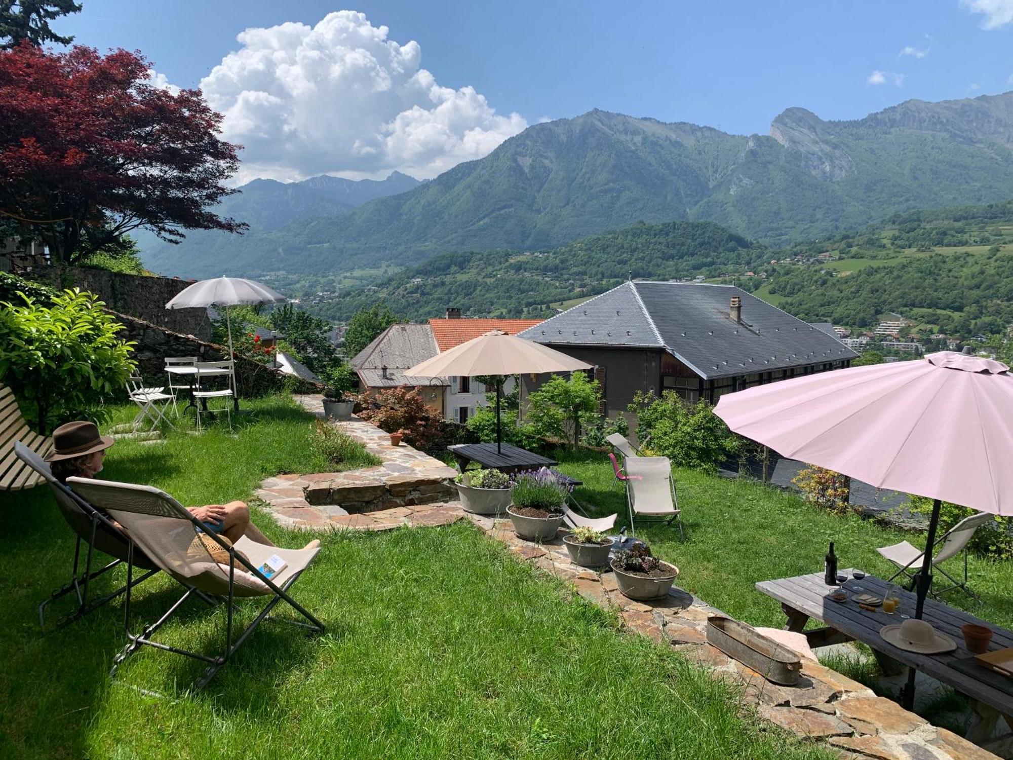 Au Cheval Blanc - appartements et chambres d'hôtes Albertville Exterior foto